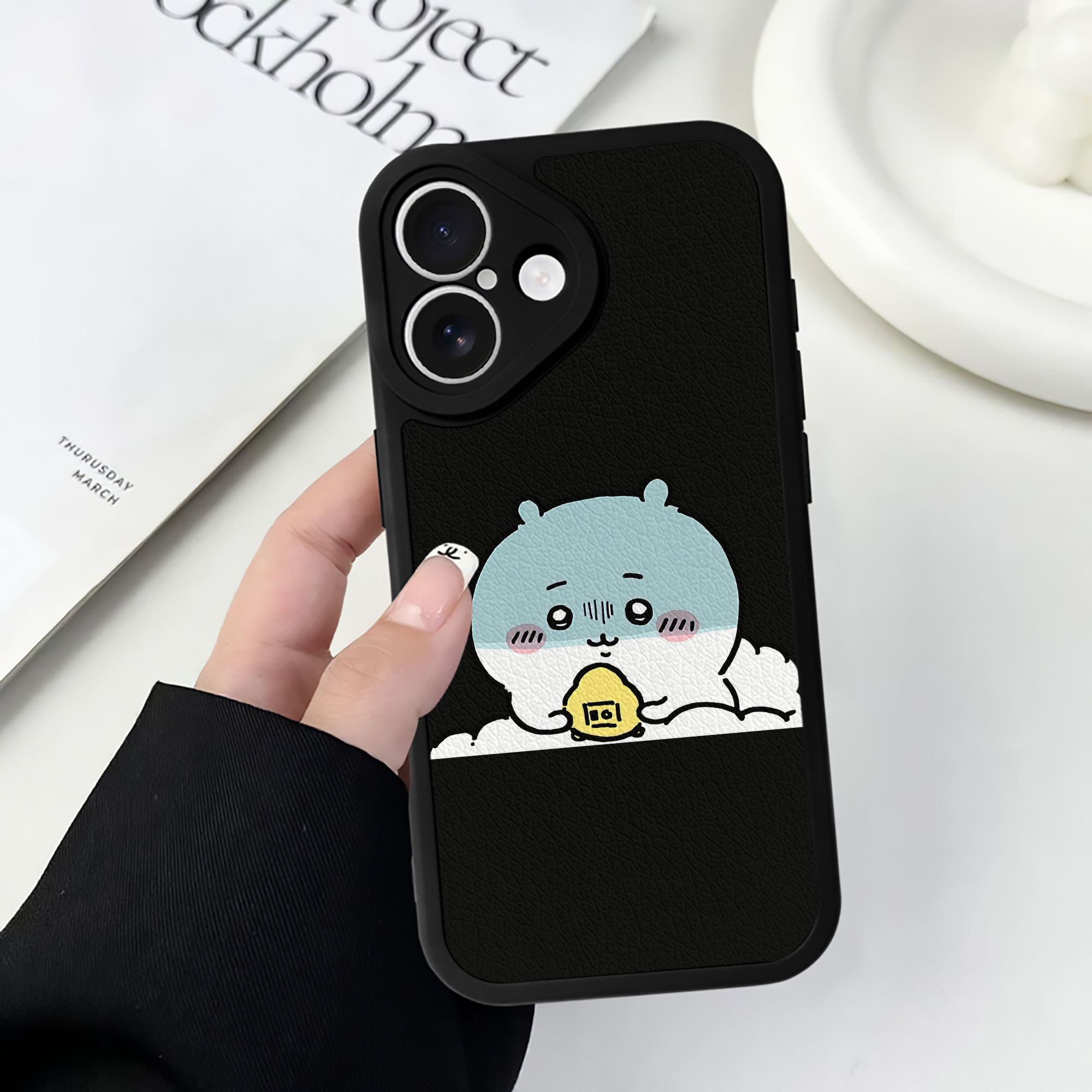 （画像用） ちいかわ ちいかわ Chii-kawa chiikawa 【iPhone 16シリーズ対応】シリコンスマホケース（レザー調） 材質：シリコン